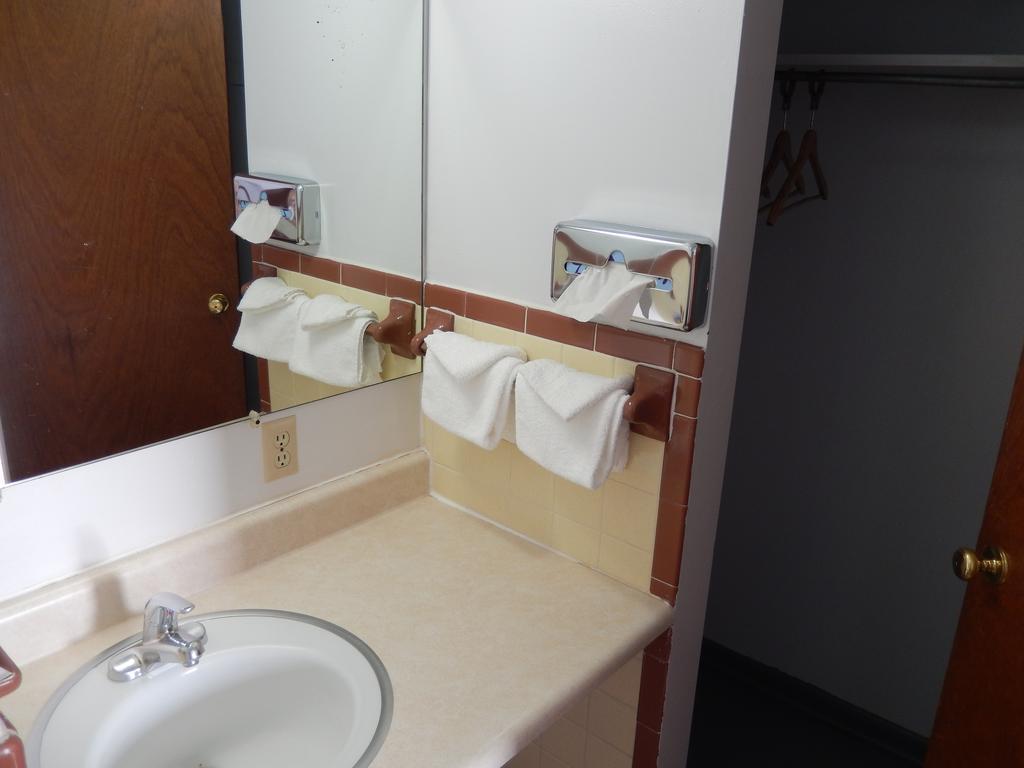 Townsman Motel Boise City Room photo